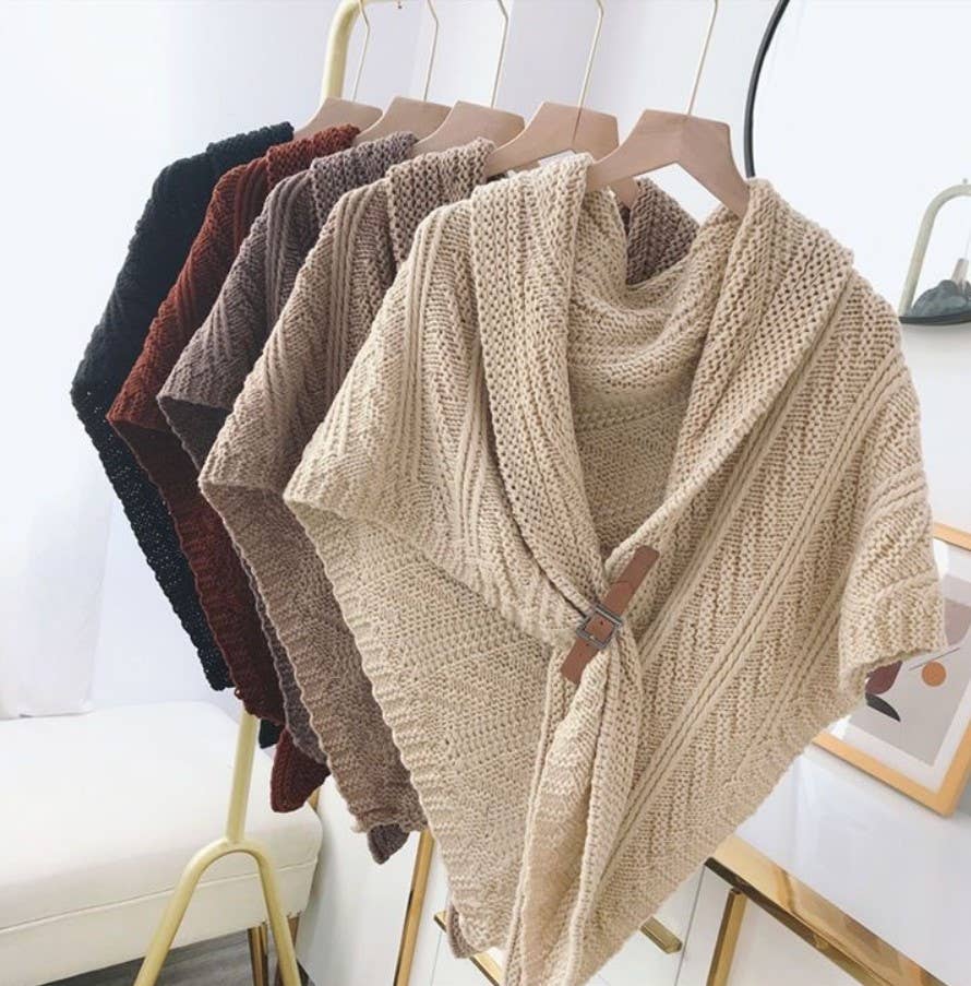 JC Sunny Fashion - JC63305 Hand Crafted Buckle Triangular Shawl