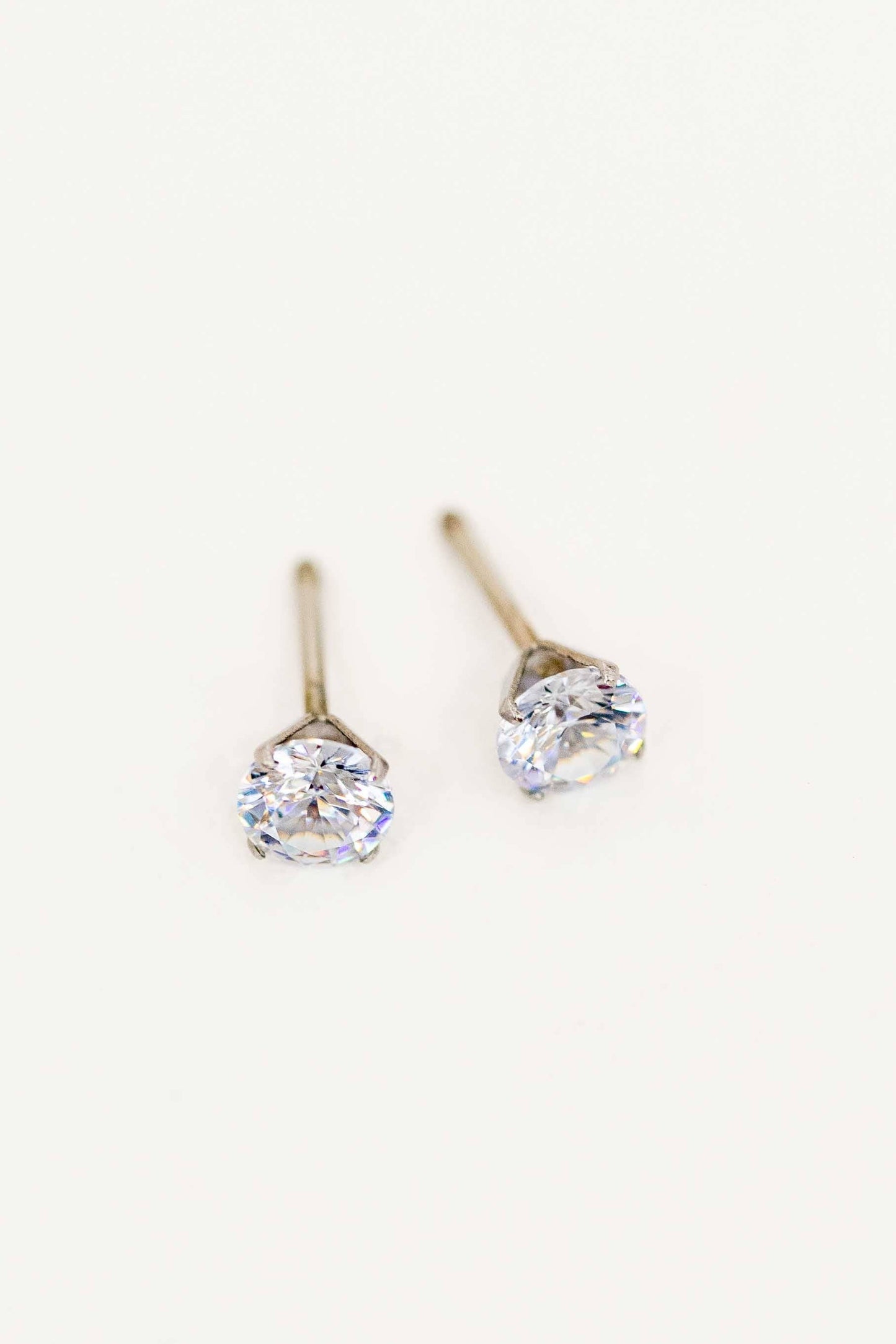 Lovoda - Classic Stone Stud Earrings | Silver