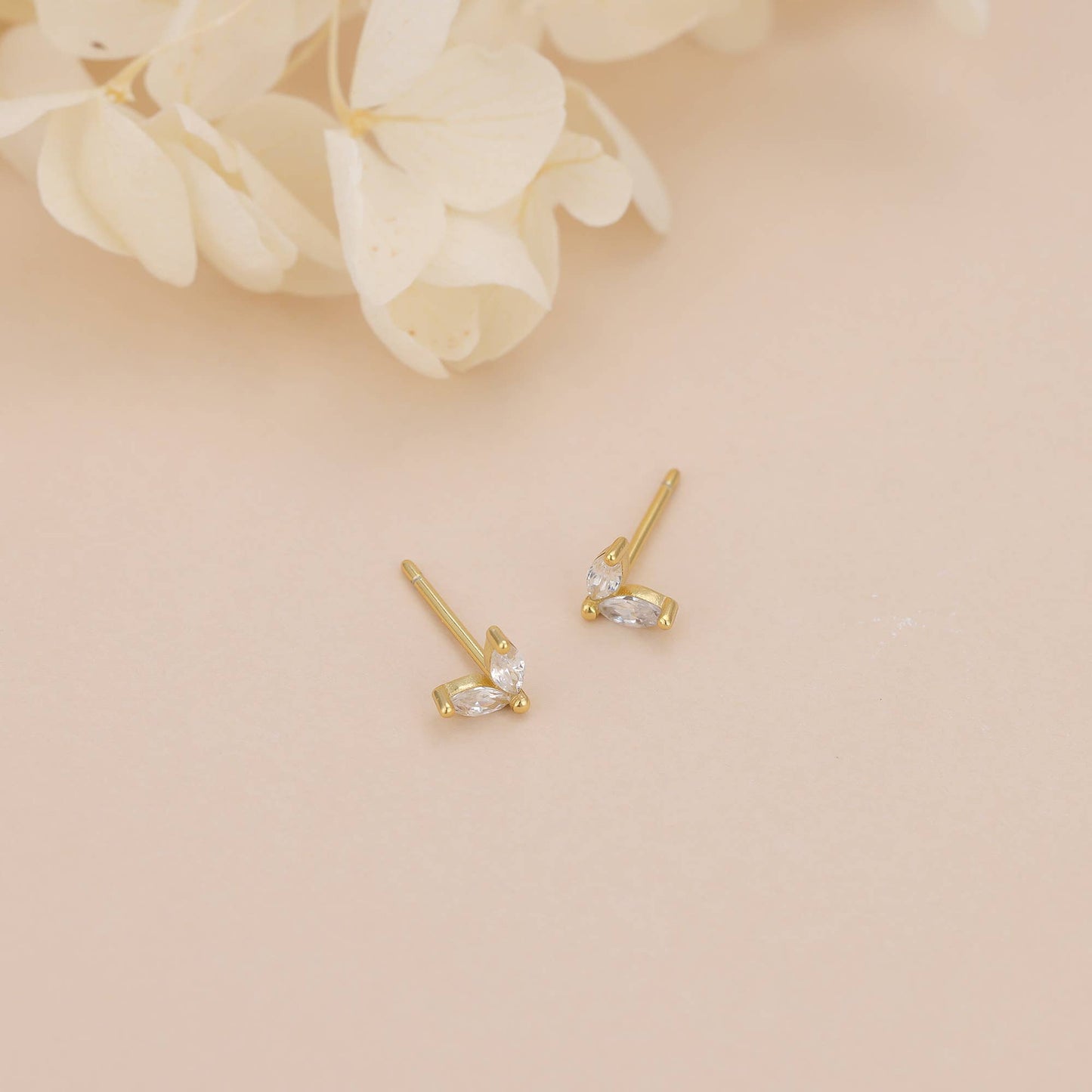 Melange Blanc - E100 gold flower stud earring, gold stud, flower studs