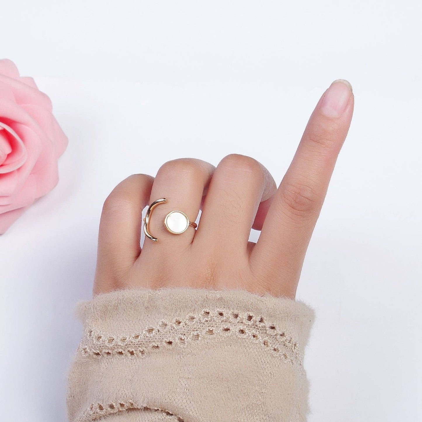 Aim Eternal - Geometric Crescent Round Shell Pearl Adjustable Gold Ring