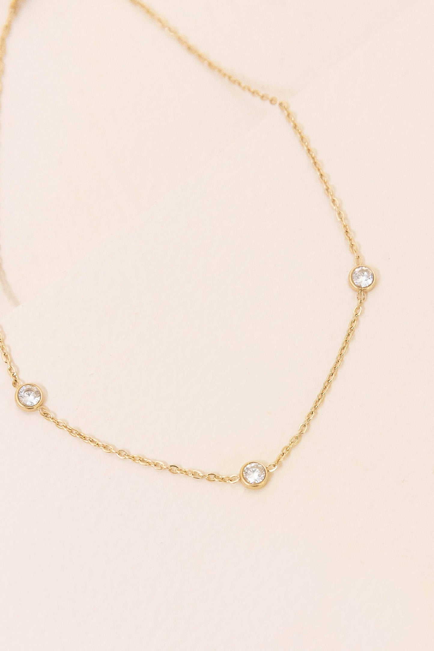 Lovoda - Minimal Circle Rhinestone Anklet