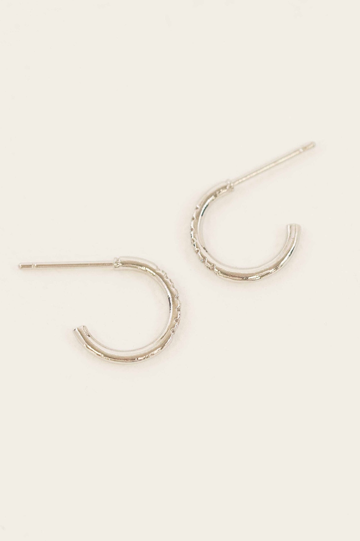 Lovoda - Thin Stone Hoop Earrings | Silver
