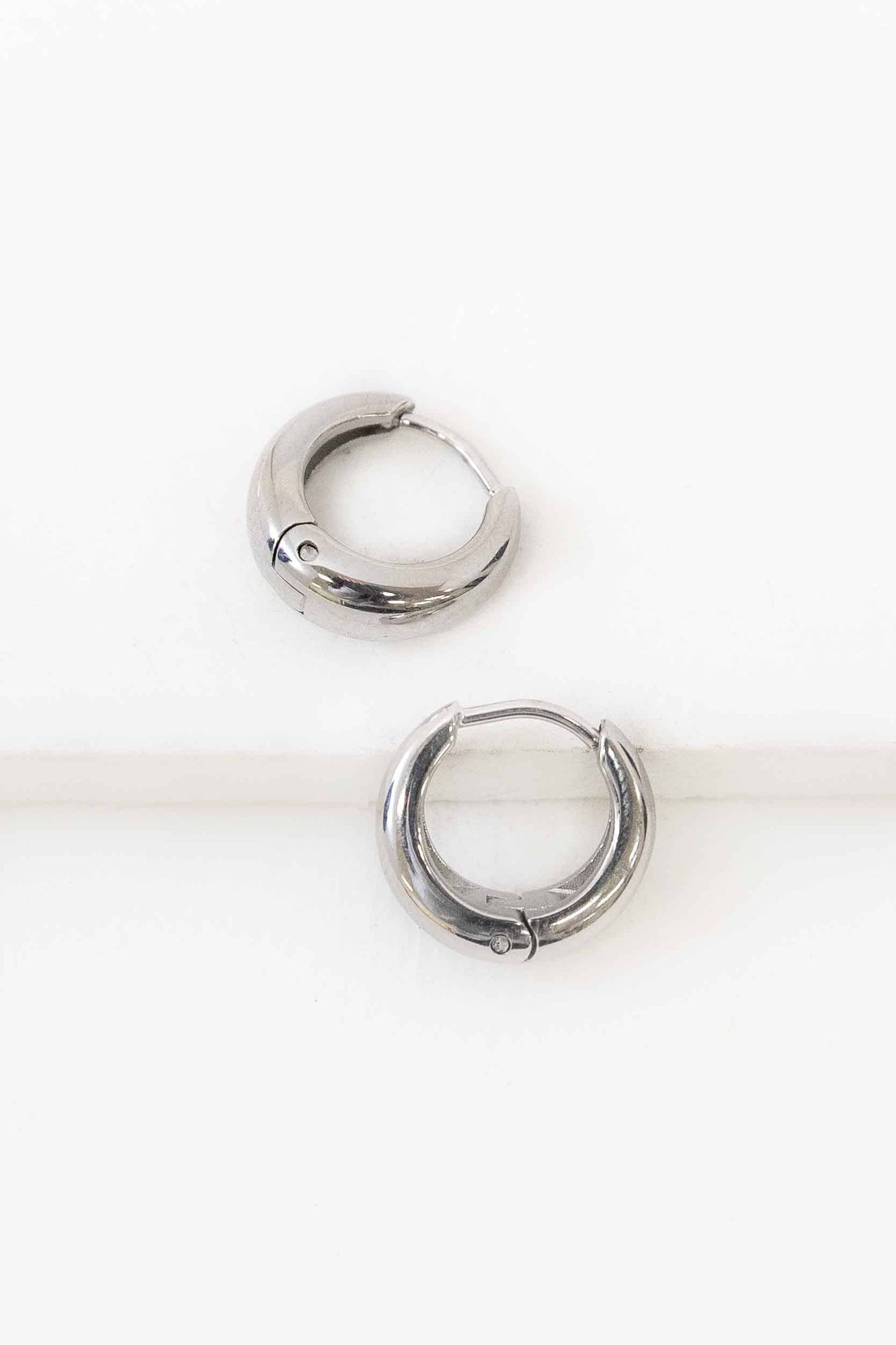 Lovoda - Minimal 14mm Hoop Earrings | Silver