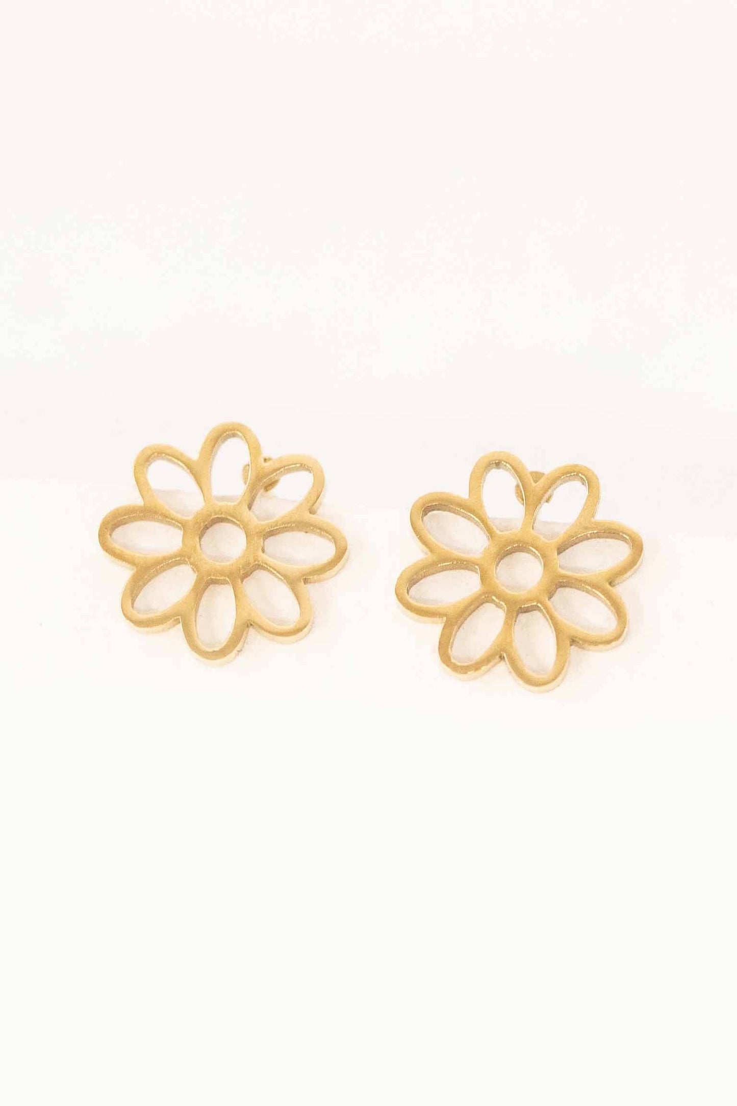 Lovoda - Daisy Outline Stud Earrings | Gold