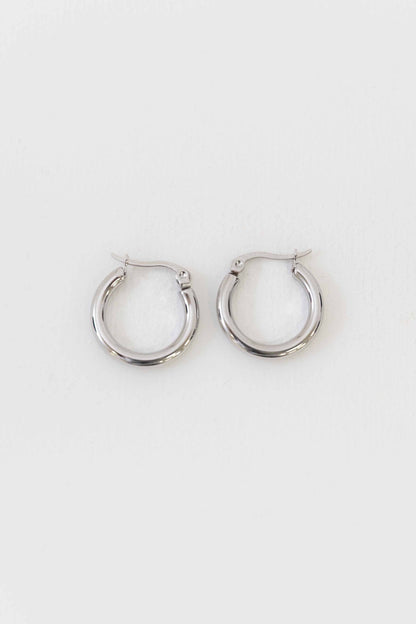 Lovoda - Classic Medium Hoop Earrings | Silver