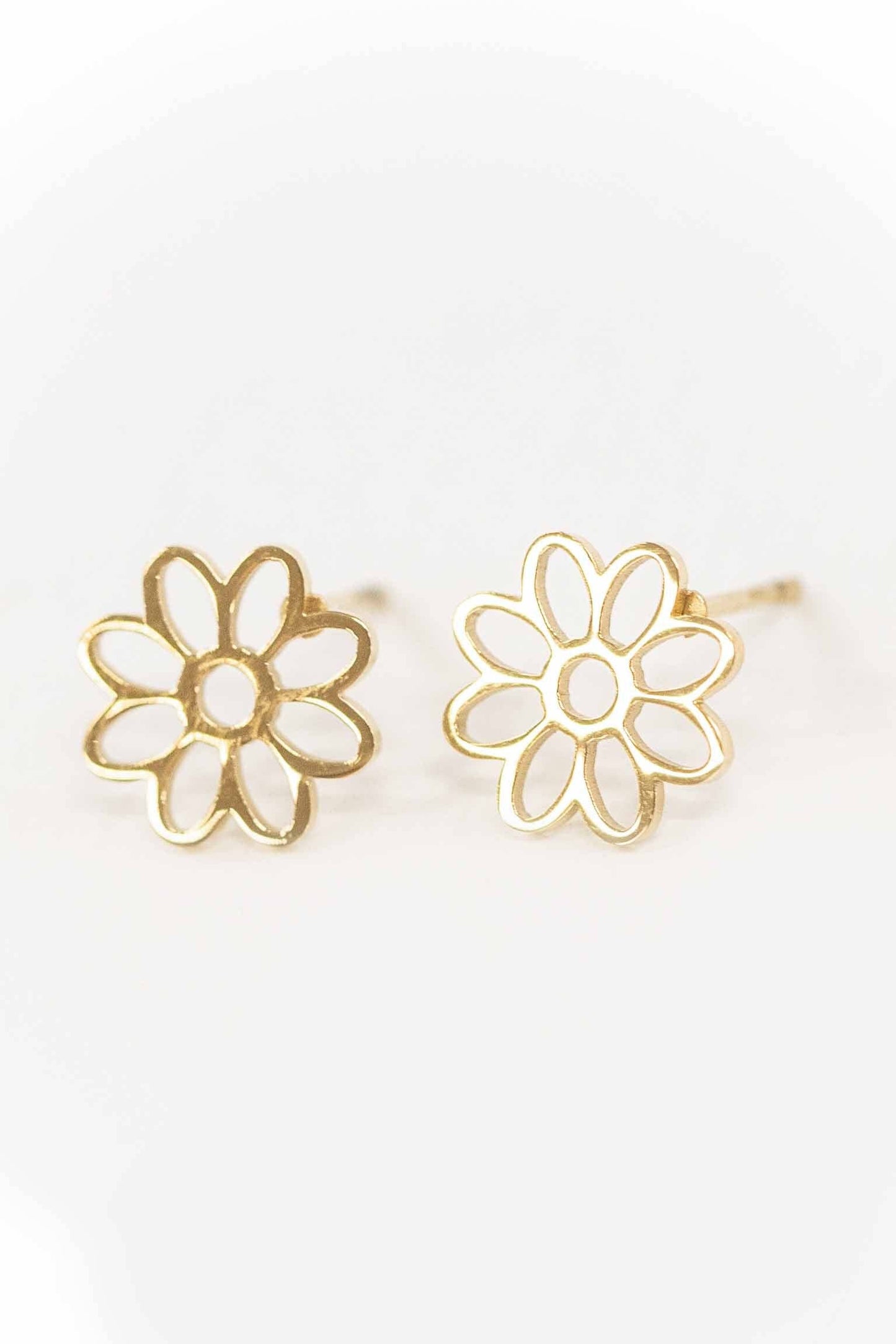 Lovoda - Daisy Outline Stud Earrings | Gold
