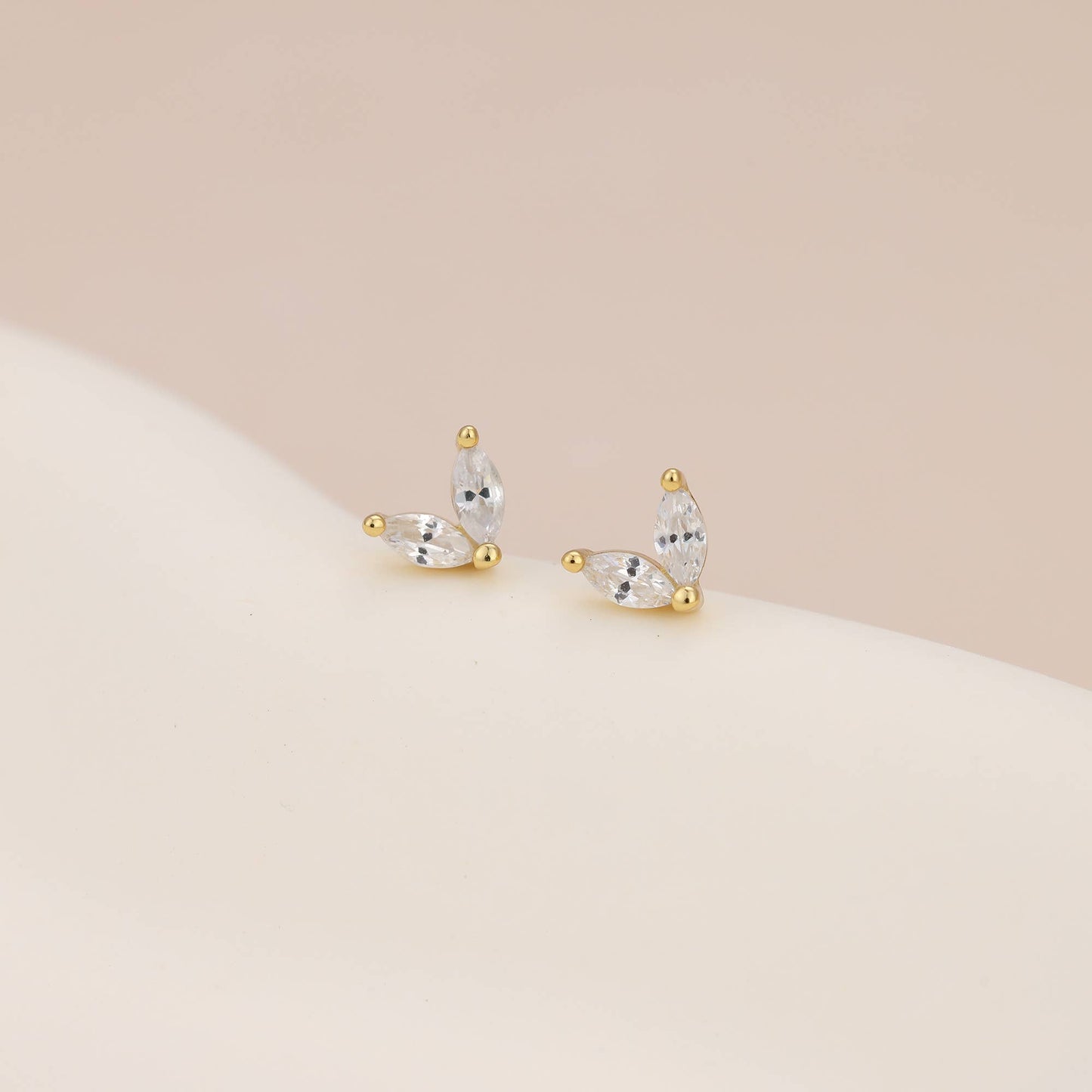 Melange Blanc - E100 gold flower stud earring, gold stud, flower studs