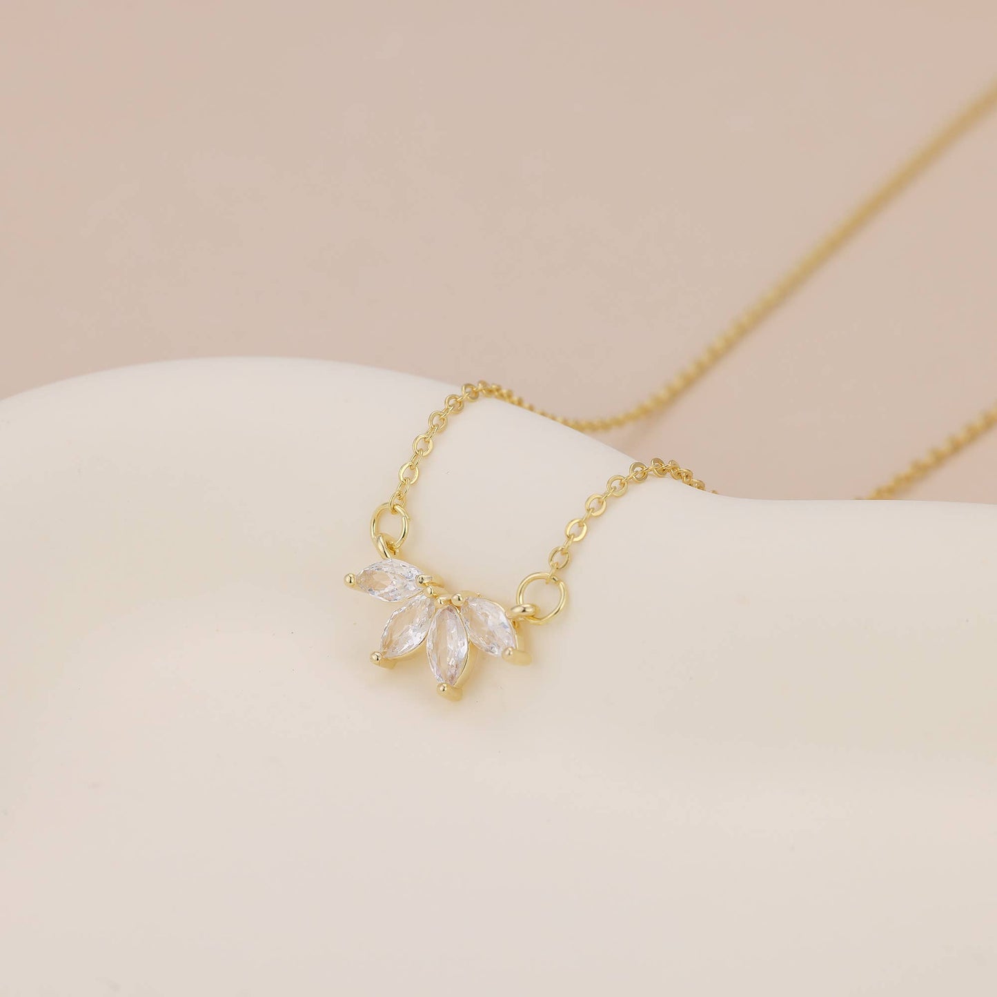Melange Blanc - N024 marquise necklace, flower necklace, pendant necklace