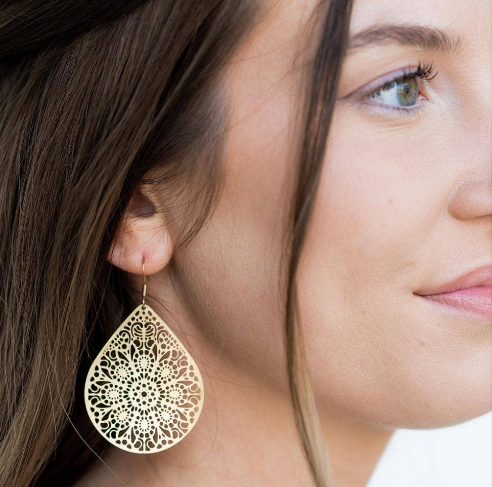Spiffy & Splendid - Camilla Pendant Earrings - Gold // Jewelry
