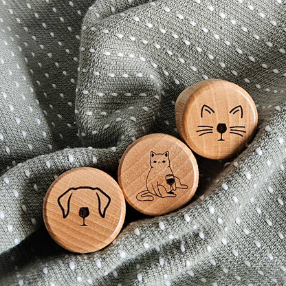 Lou Golden Designs - Paws & Pour Wine Stopper