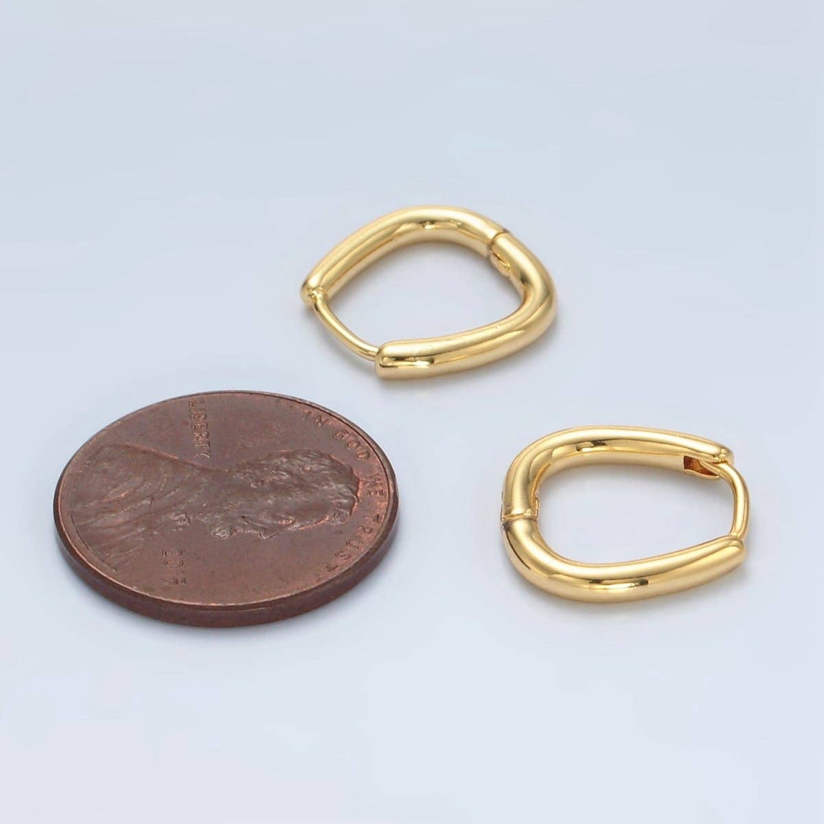 Aim Eternal - 24K Gold Filled 15mm U-Shaped Oval Minimalist Huggie Earrings | Q525