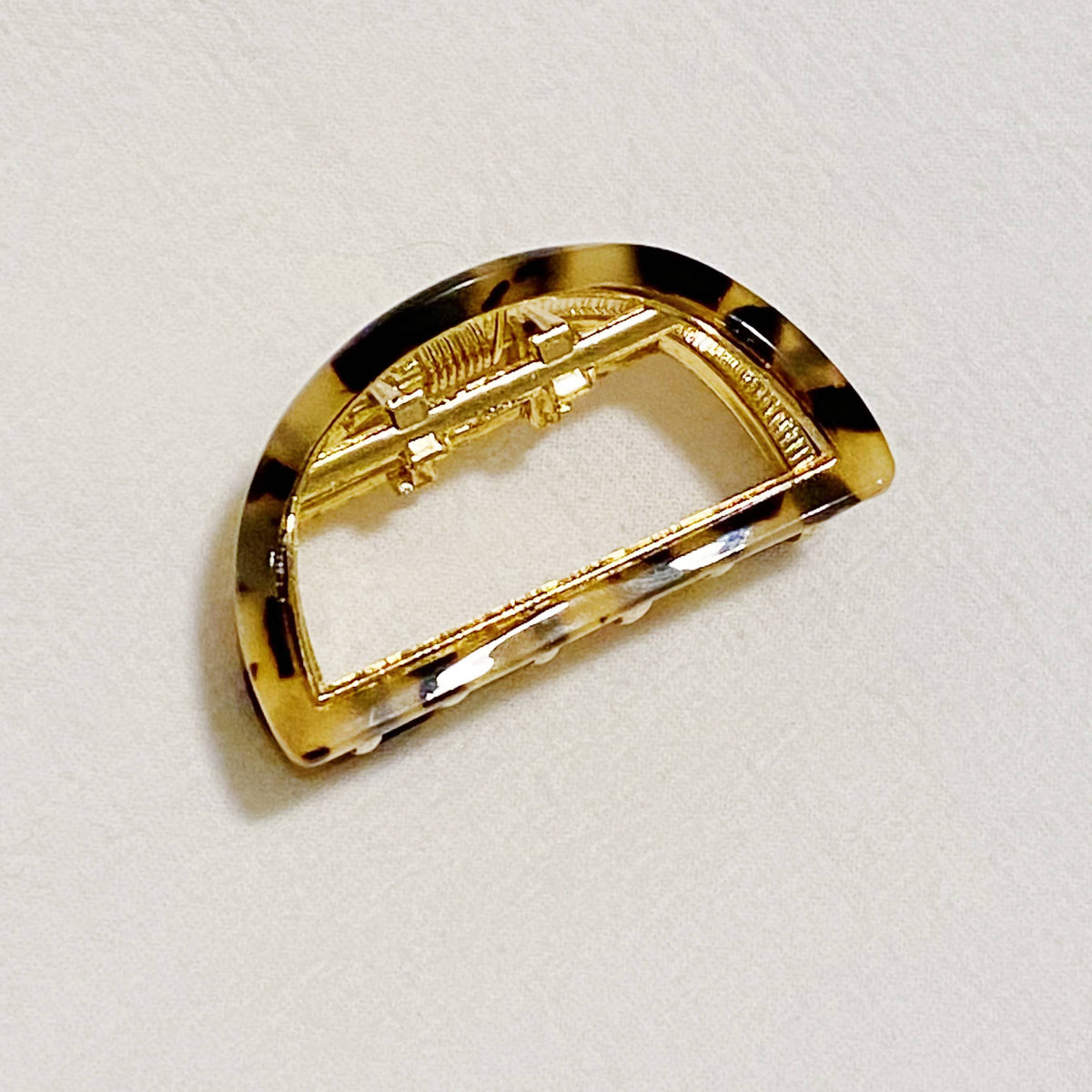 Ellison+Young - Stylish Outlined Hair Claw