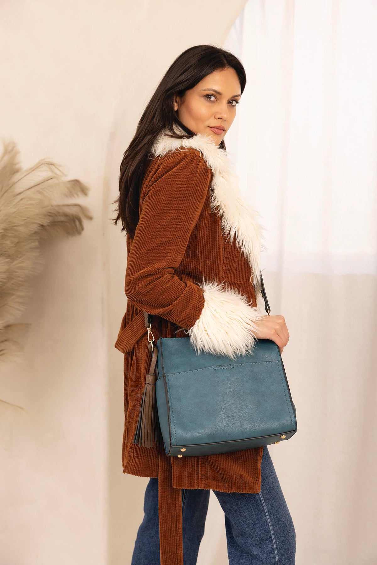 Jen & Co. - M1867 Lyla 2-in-1 Bucket Bag w/ Guitar Strap