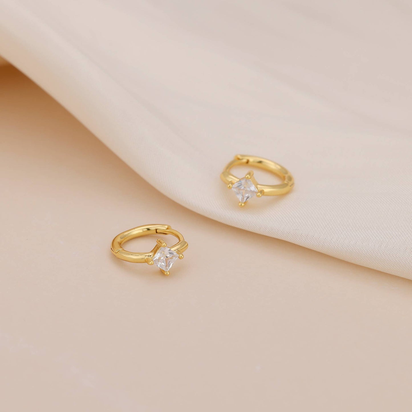 Melange Blanc - E183 huggie earring, diamond hoops, Diamond Huggie Earring