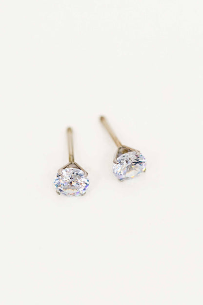 Lovoda - Classic Stone Stud Earrings | Silver