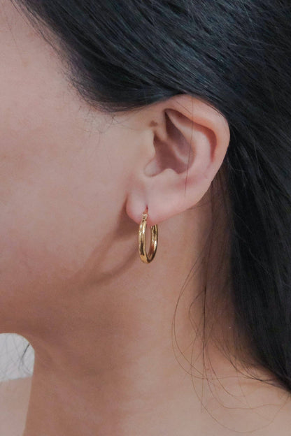 Lovoda - Classic Medium Hoop Earrings | Gold