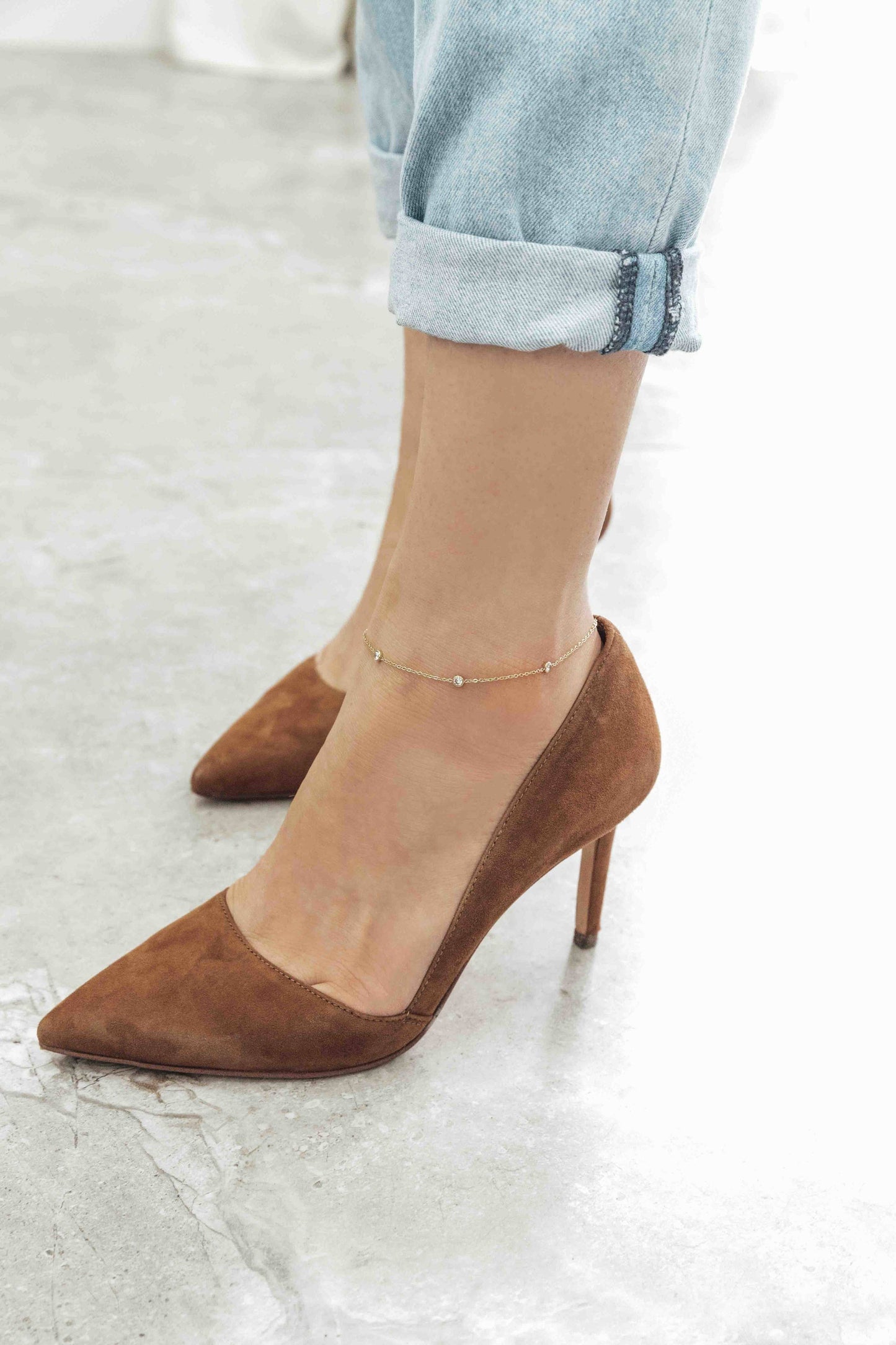 Lovoda - Minimal Circle Rhinestone Anklet