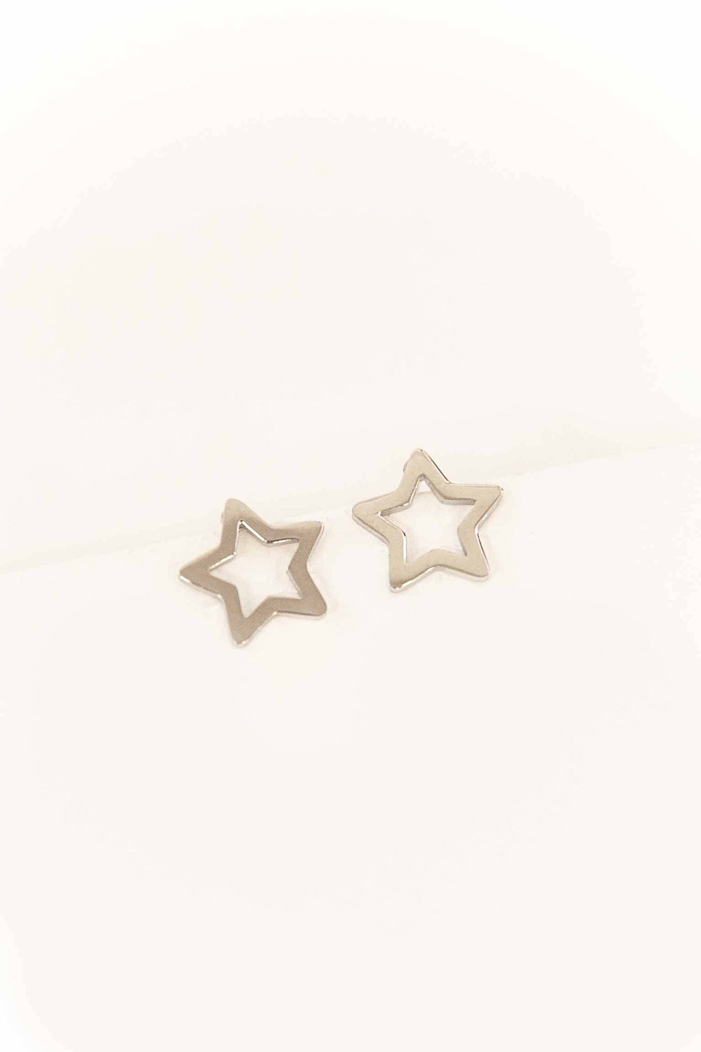 Lovoda - Star Outline Stud Earrings | Silver