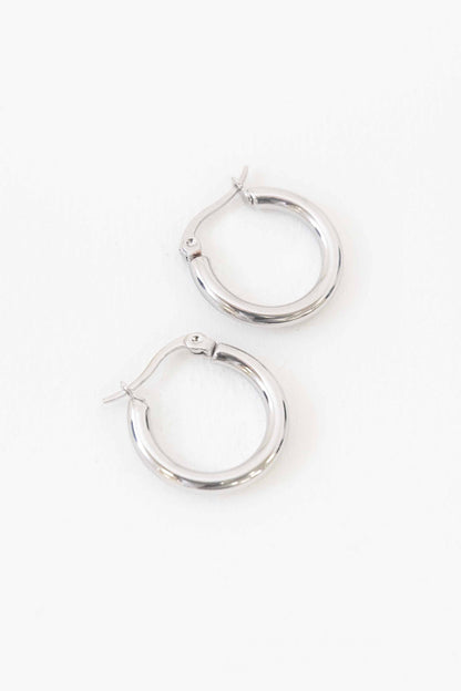 Lovoda - Classic Medium Hoop Earrings | Silver