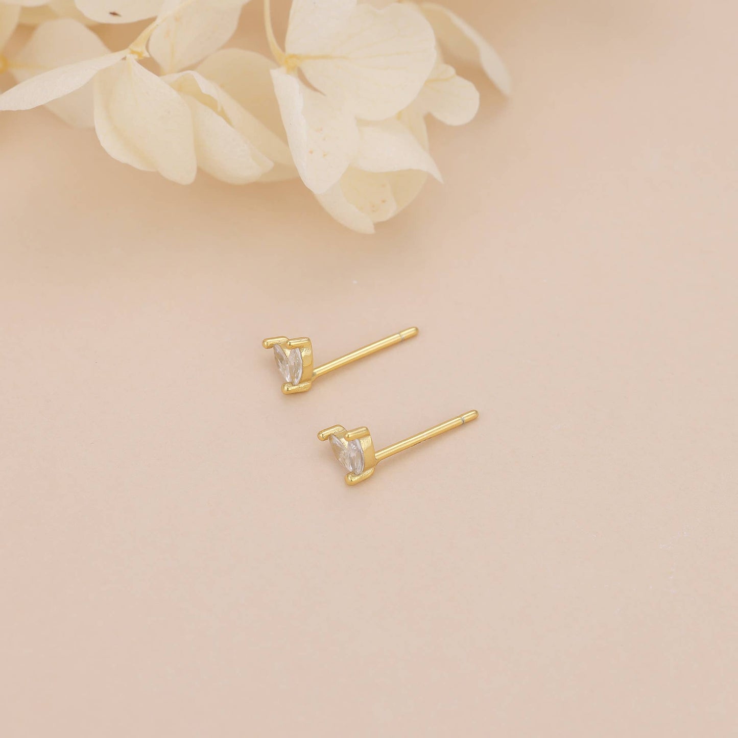 Melange Blanc - E100 gold flower stud earring, gold stud, flower studs