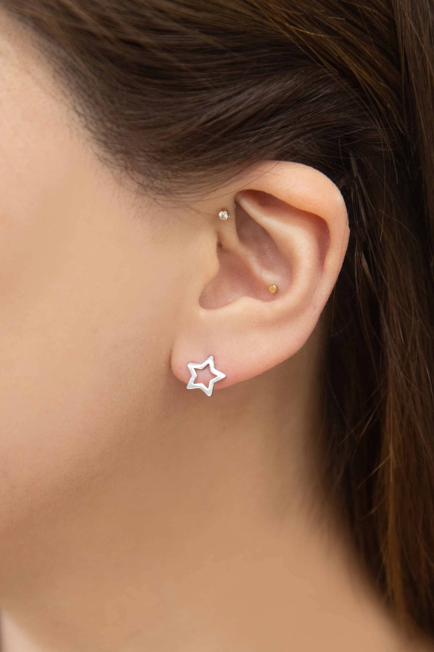 Lovoda - Star Outline Stud Earrings | Silver