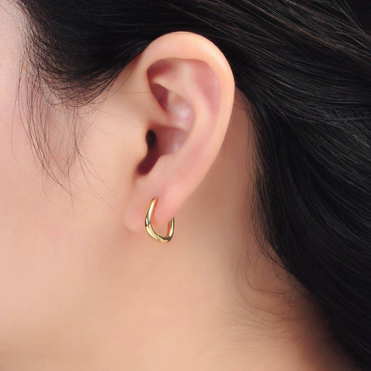 Aim Eternal - 24K Gold Filled 15mm U-Shaped Oval Minimalist Huggie Earrings | Q525