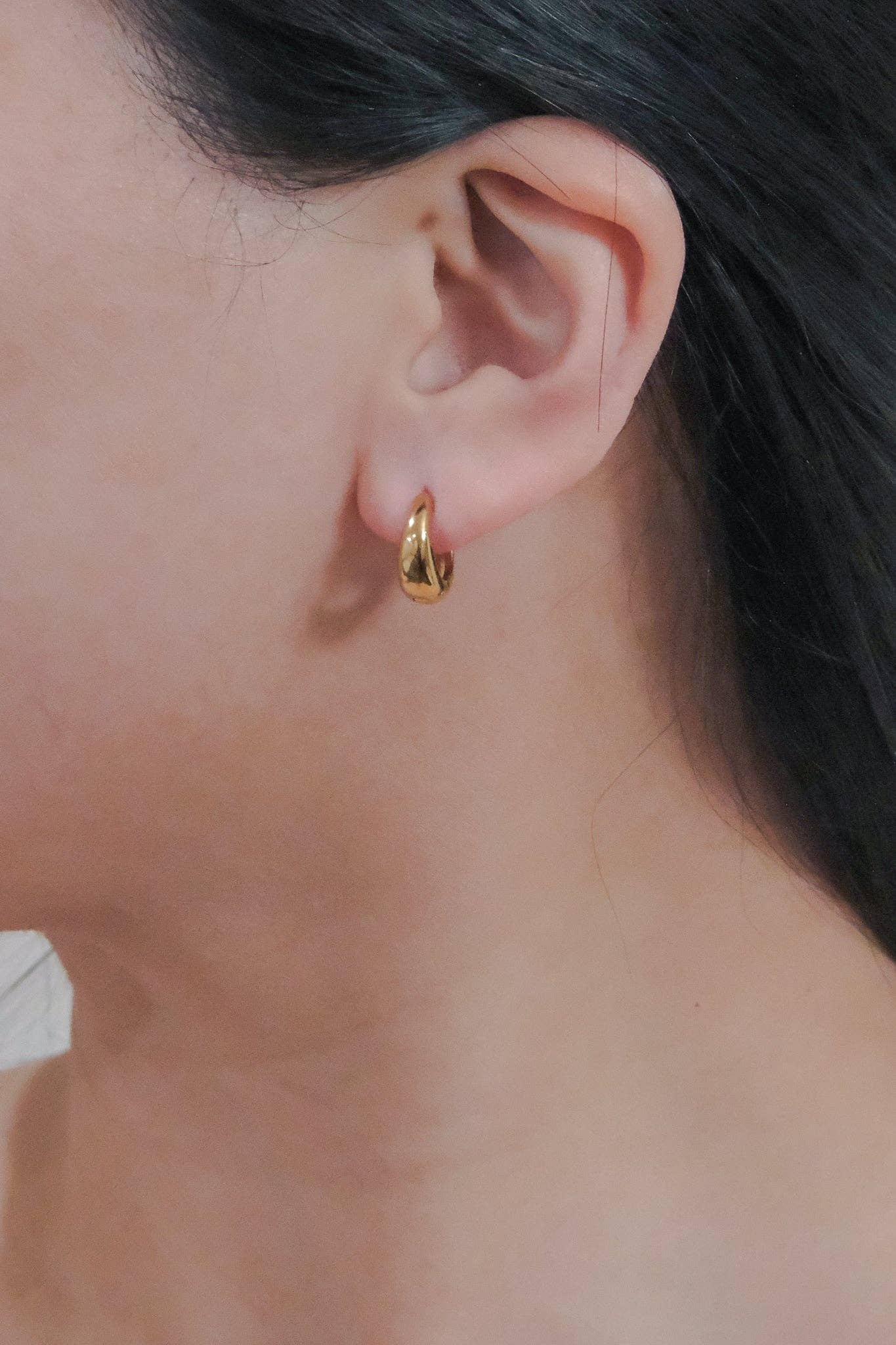 Lovoda - Minimal 14mm Hoop Earrings | Gold