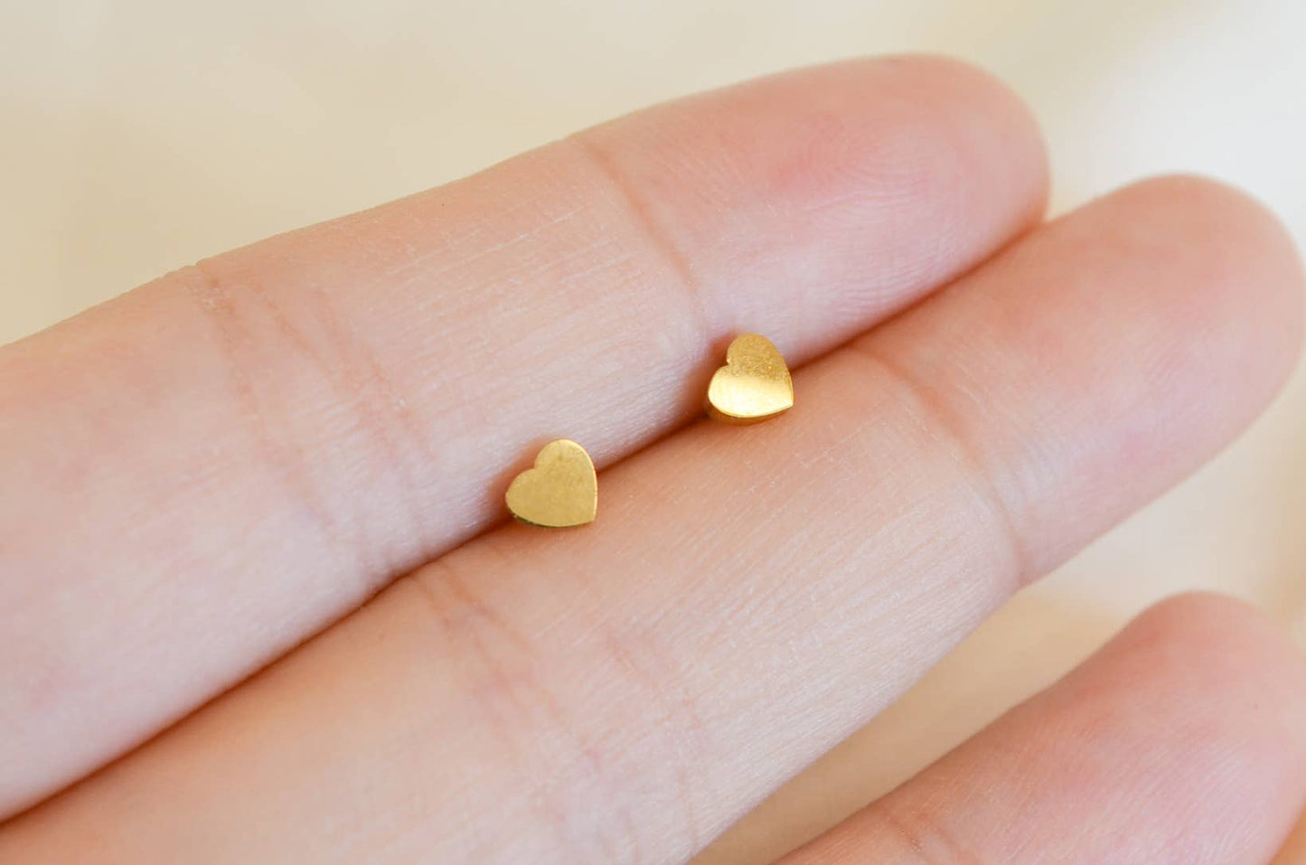 Melange Blanc - Annabella Heart Earrings, heart studs, stud earrings