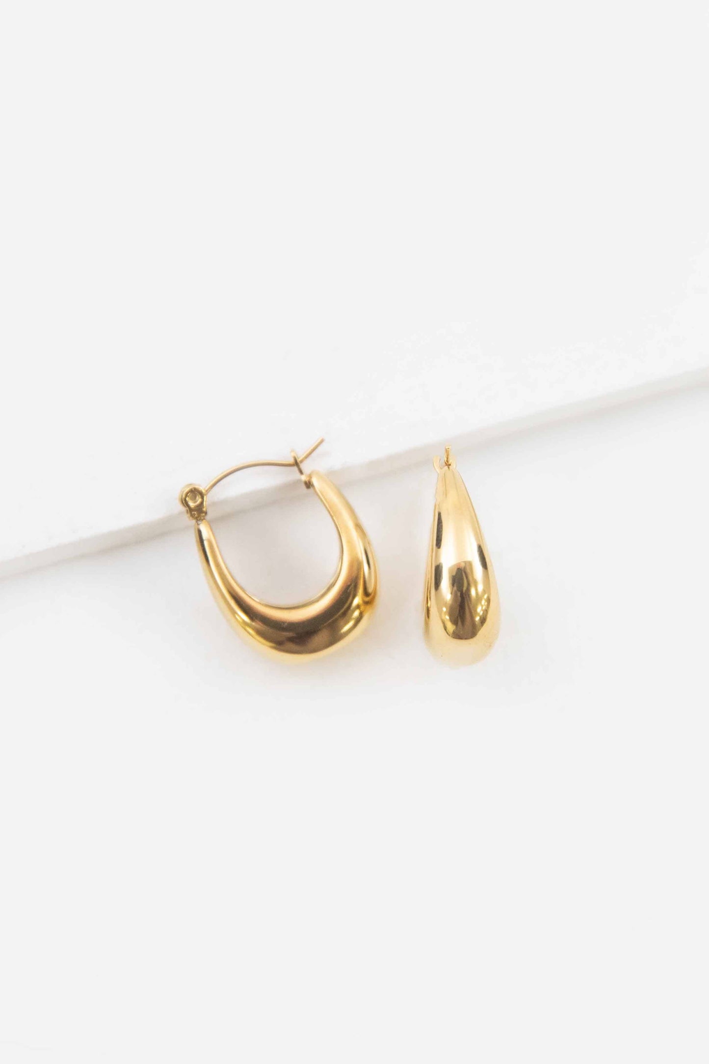 Lovoda - Curved Hoop Earrings | Gold
