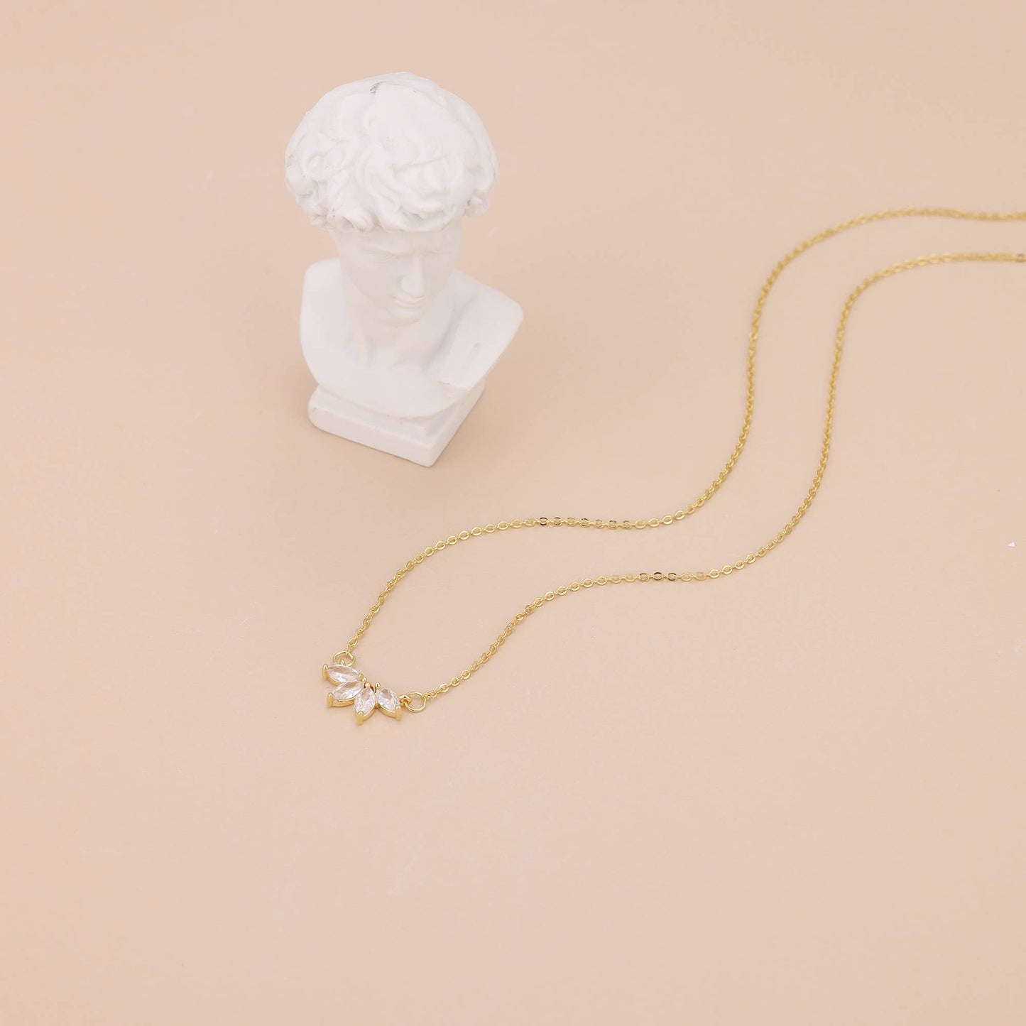 Melange Blanc - N024 marquise necklace, flower necklace, pendant necklace