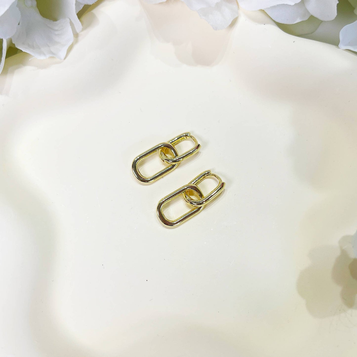 Melange Blanc - E178 gold oval link chain huggie hoop dangle earrings