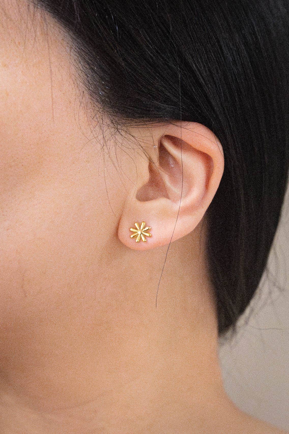 Lovoda - Celandine Stud Earrings