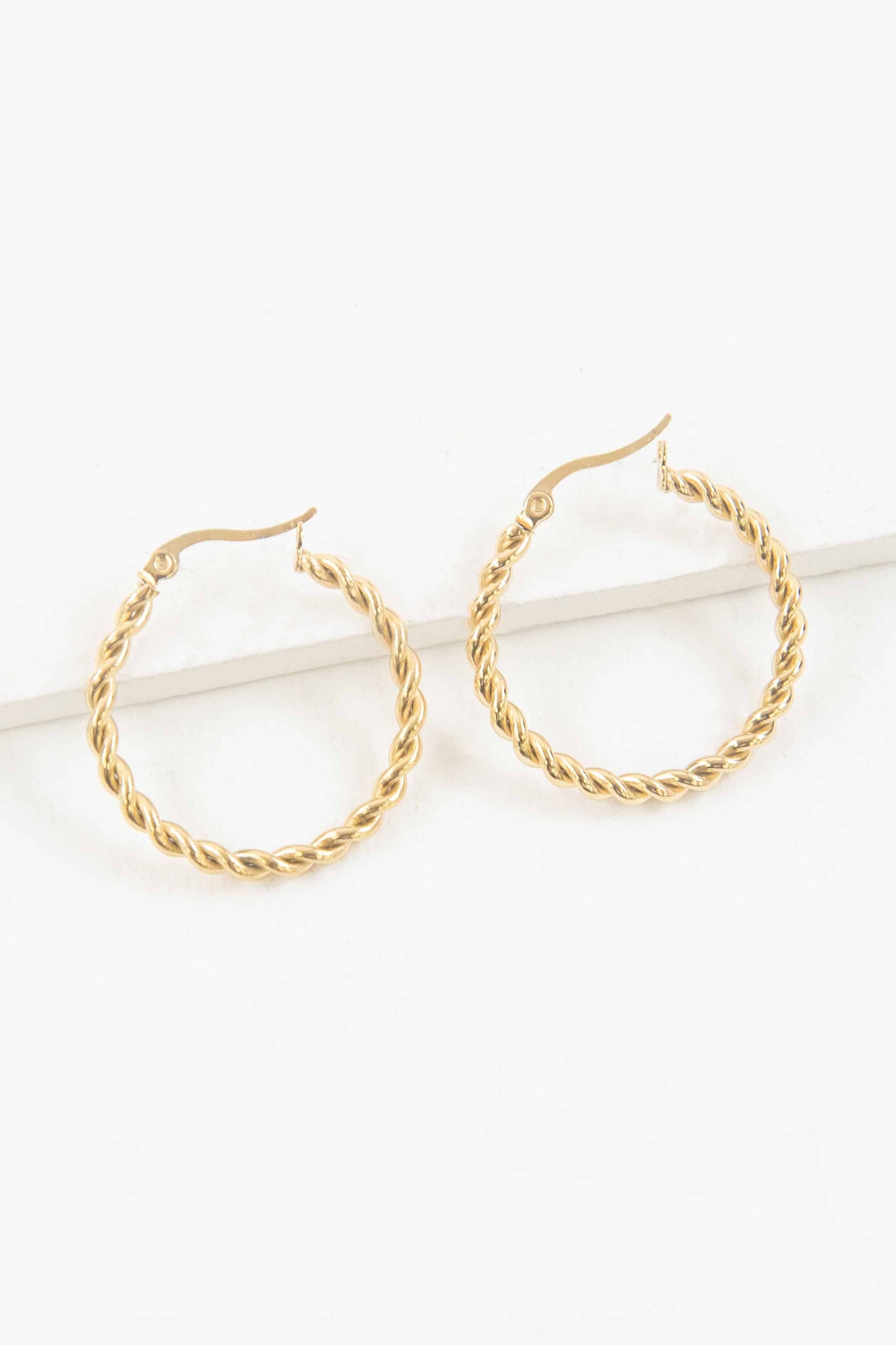 Lovoda - Plait Hoop Earrings