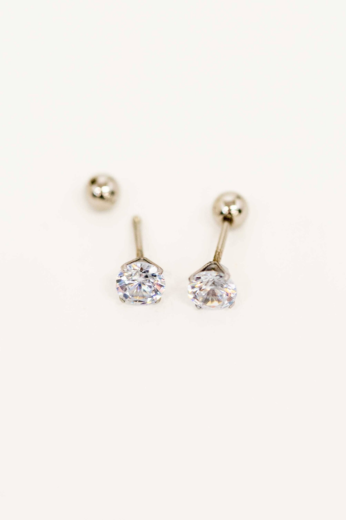Lovoda - Classic Stone Stud Earrings | Silver