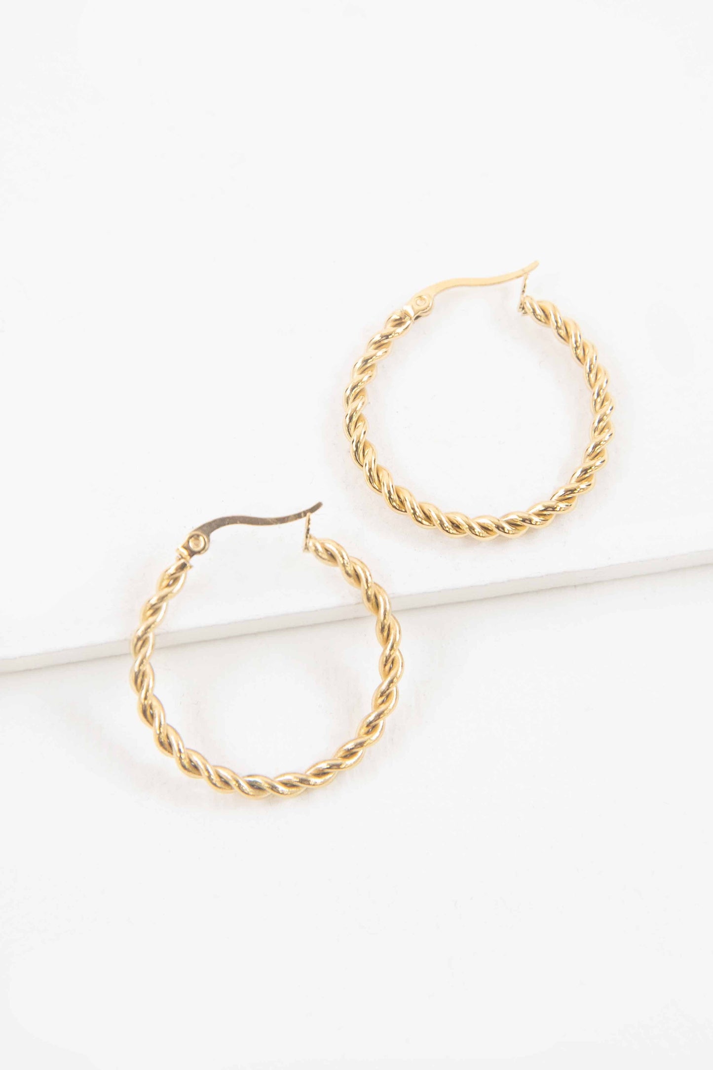 Lovoda - Plait Hoop Earrings