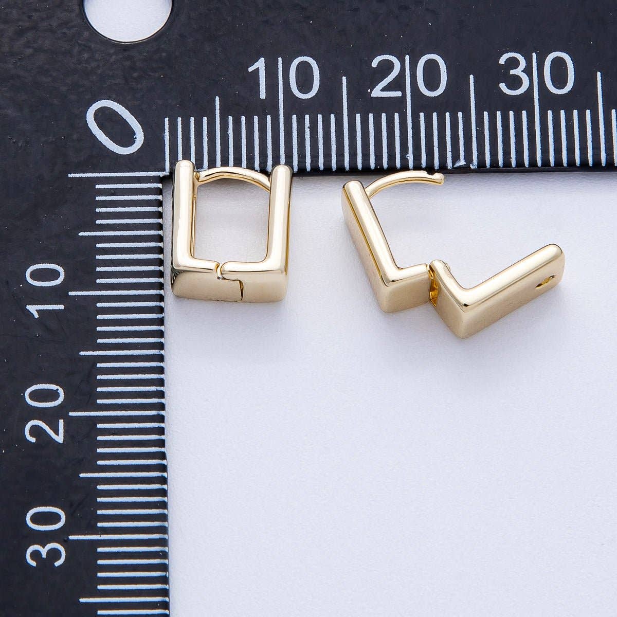 Aim Eternal - 14K Gold Filled 10mm Minimalist Rectangle Cartilage Huggie | EARRINGS-00250