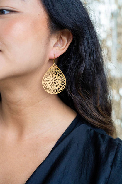 Spiffy & Splendid - Camilla Pendant Earrings - Gold // Jewelry