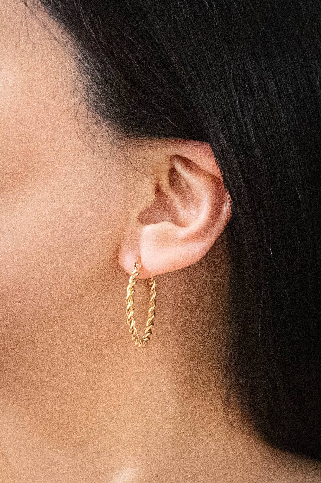 Lovoda - Plait Hoop Earrings