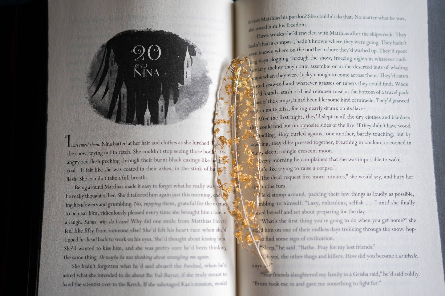 Dège Creative - Gold Feather Resin Bookmark