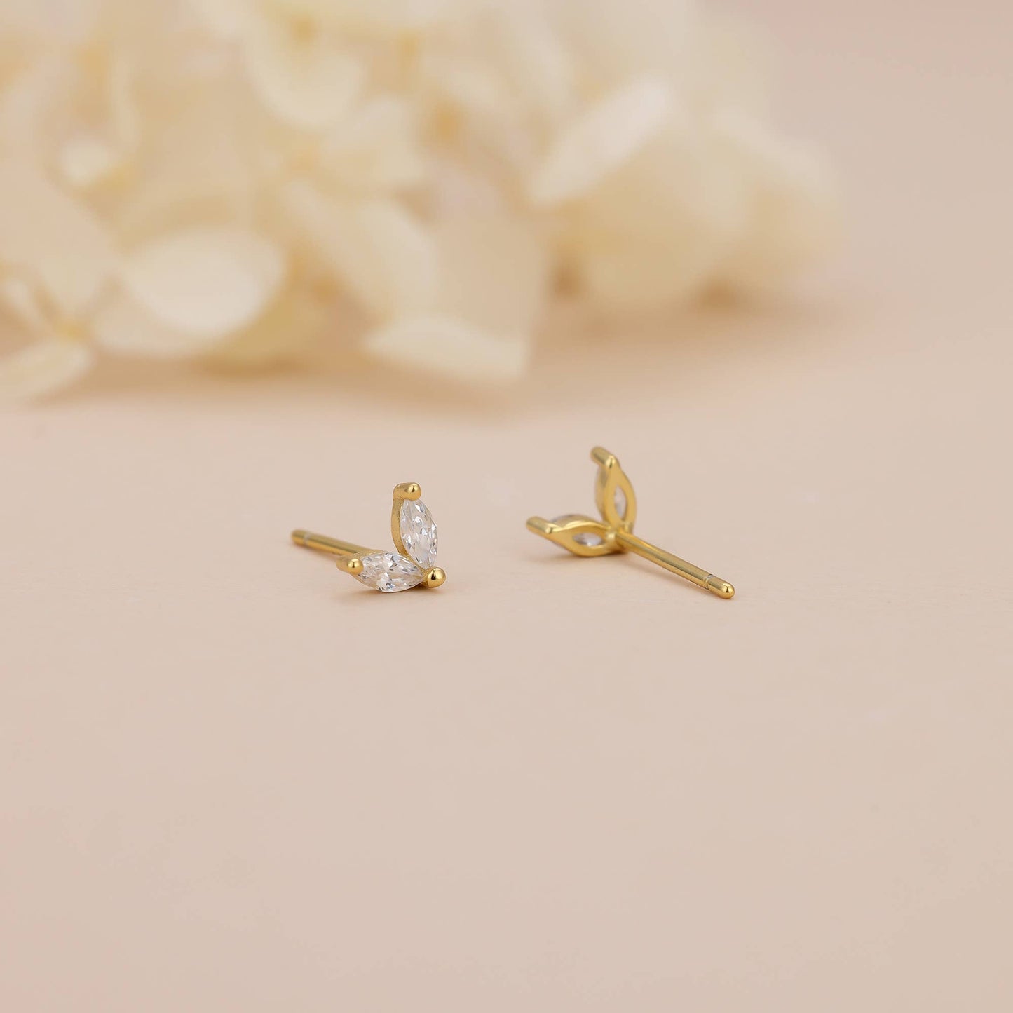 Melange Blanc - E100 gold flower stud earring, gold stud, flower studs