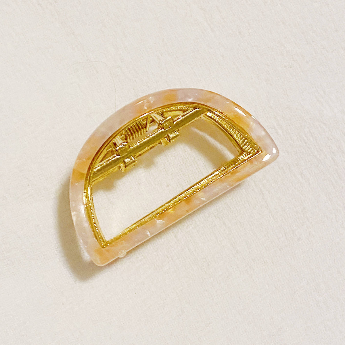 Ellison+Young - Stylish Outlined Hair Claw