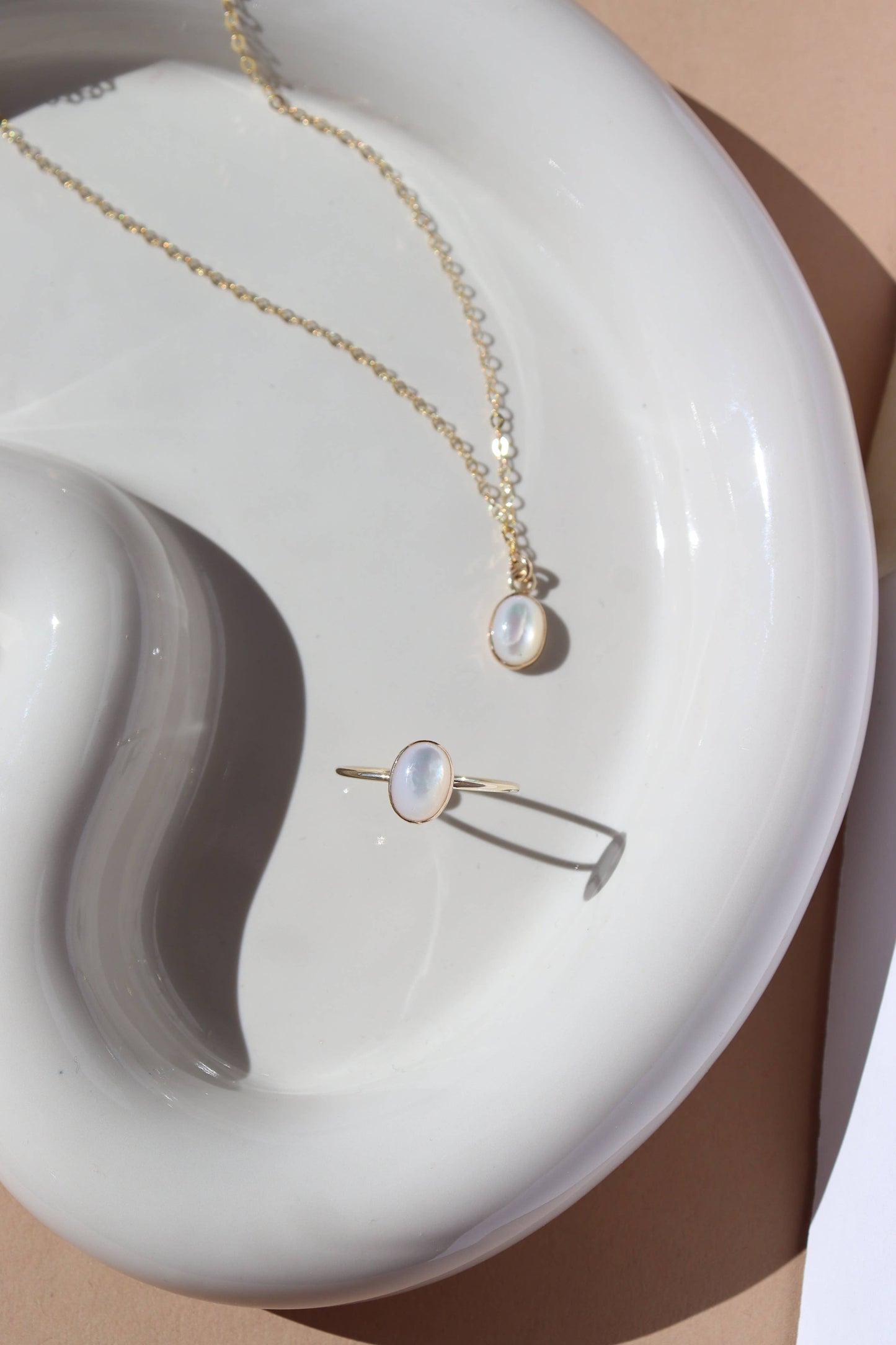 Token Jewelry - Aurelia Mother of Pearl Pendant Necklace