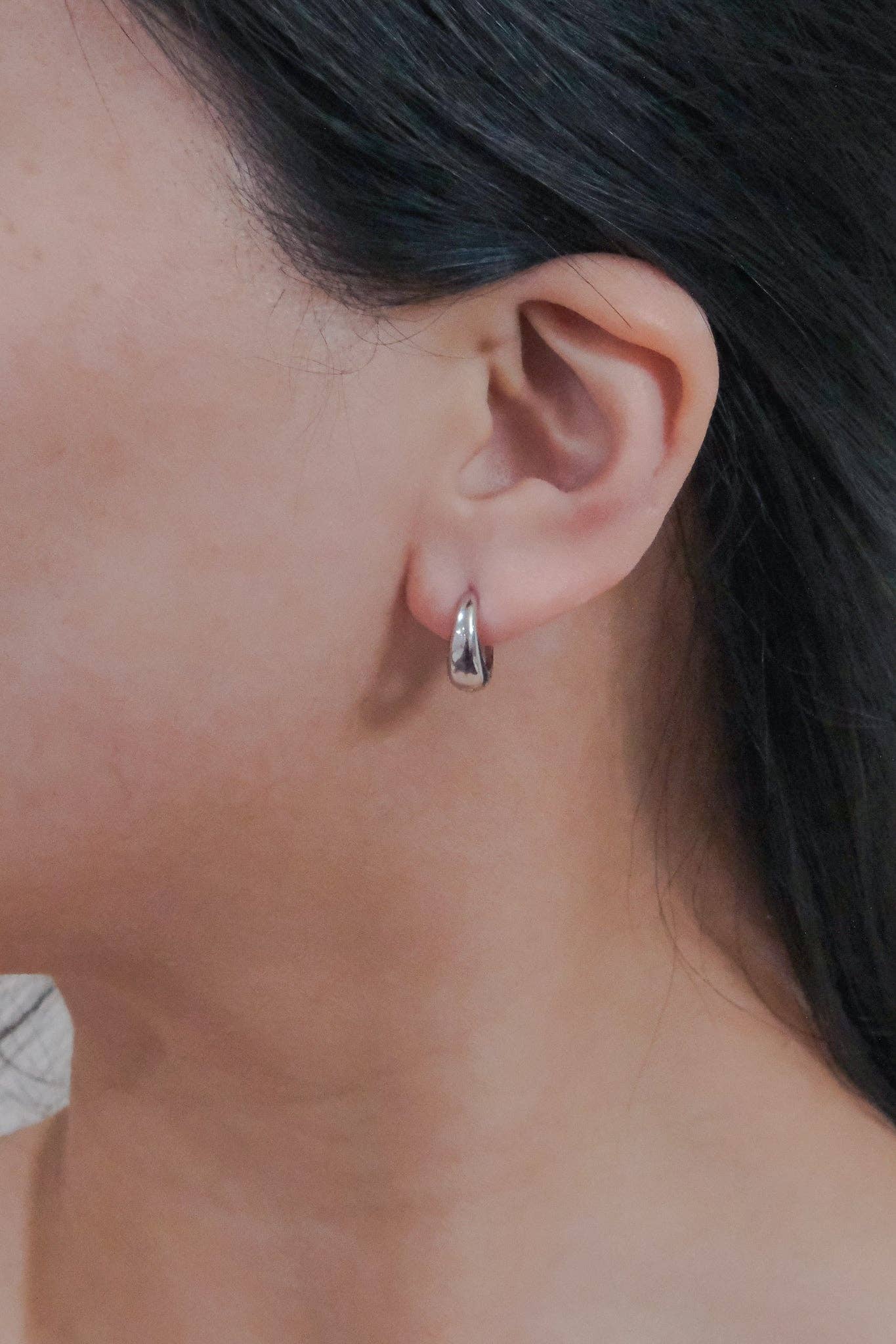 Lovoda - Minimal 14mm Hoop Earrings | Silver