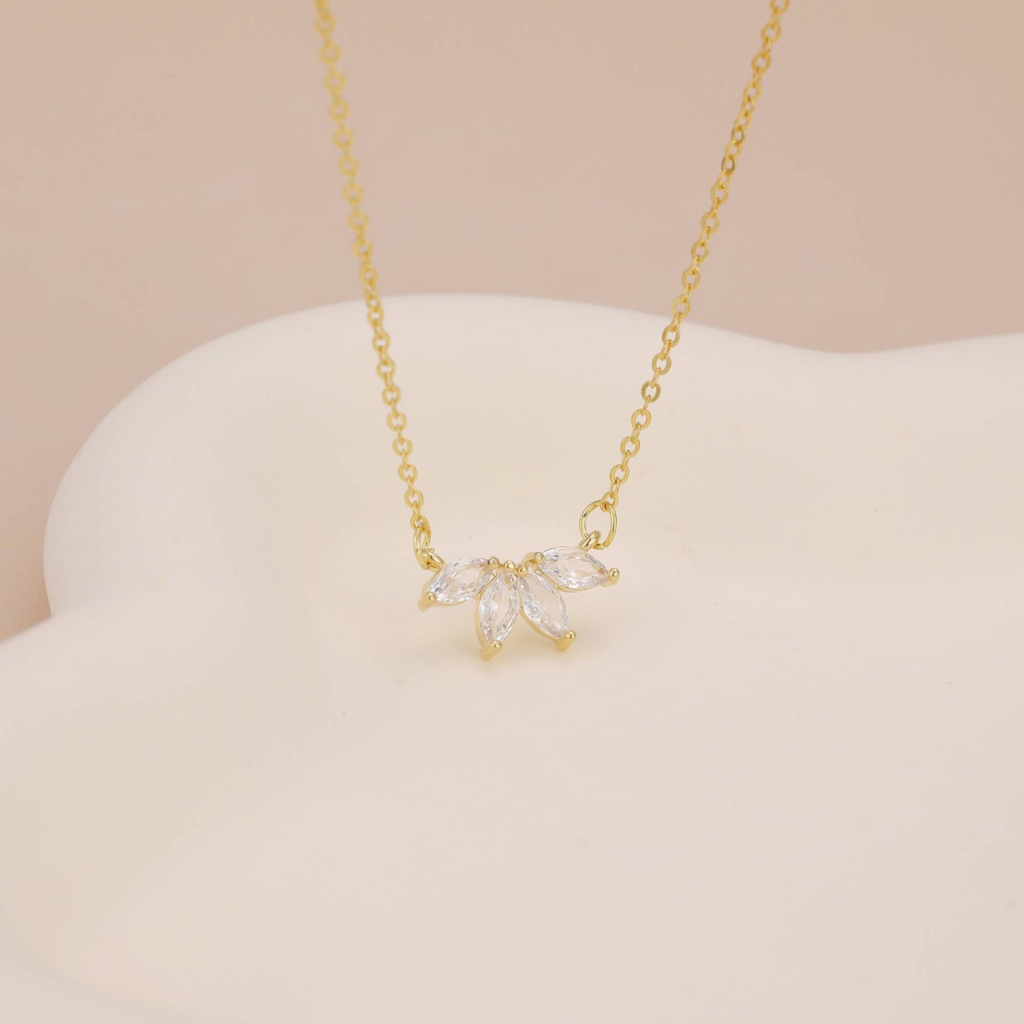 Melange Blanc - N024 marquise necklace, flower necklace, pendant necklace