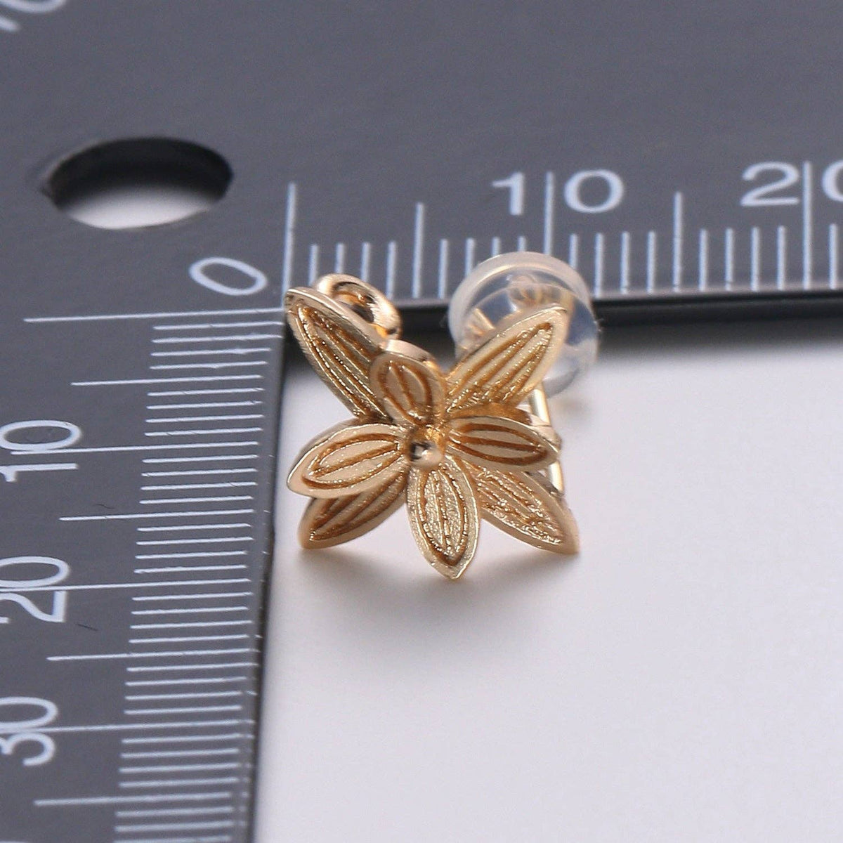 Aim Eternal - 1 Pair Dainty Gold Filled Blooming Flower Studs - L018