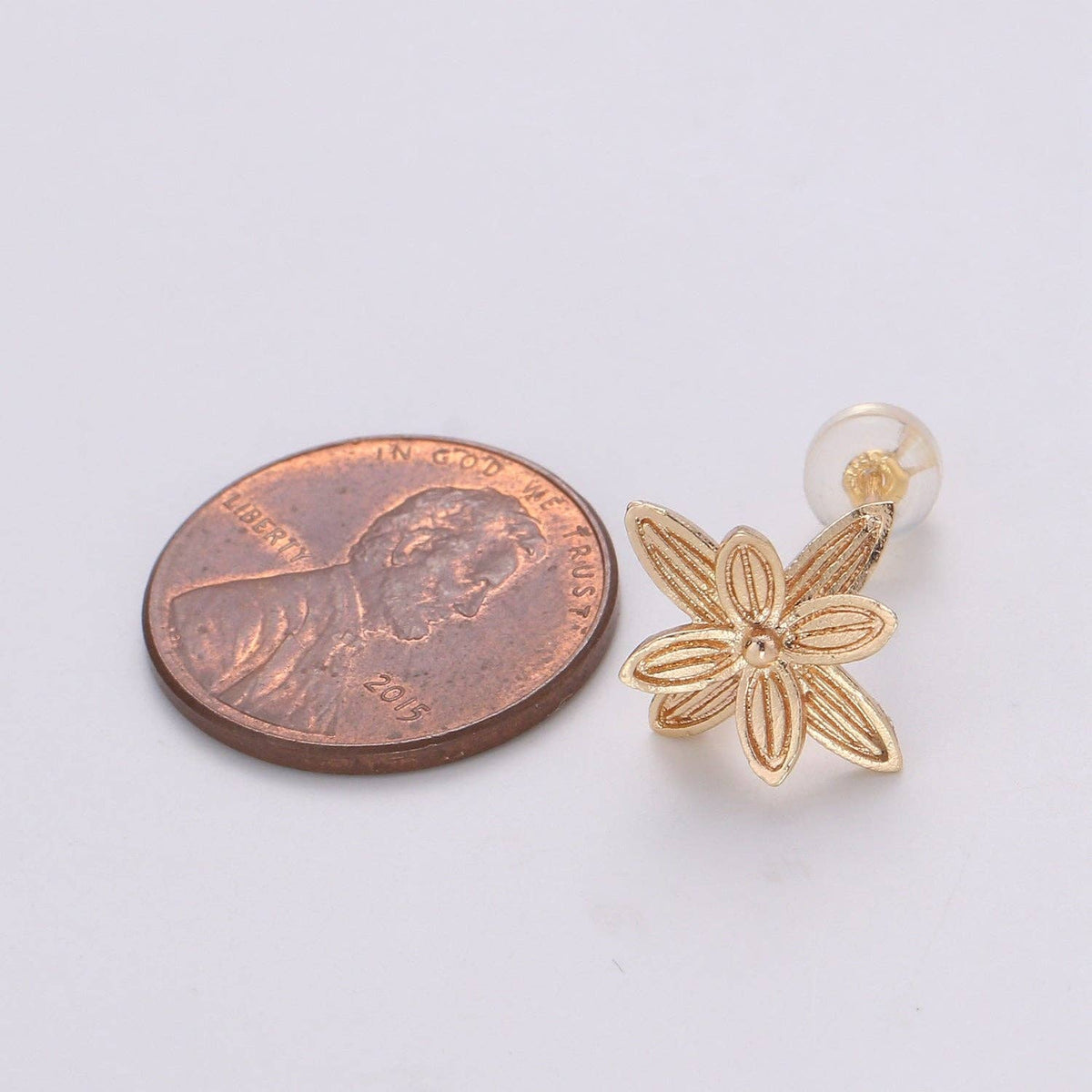 Aim Eternal - 1 Pair Dainty Gold Filled Blooming Flower Studs - L018