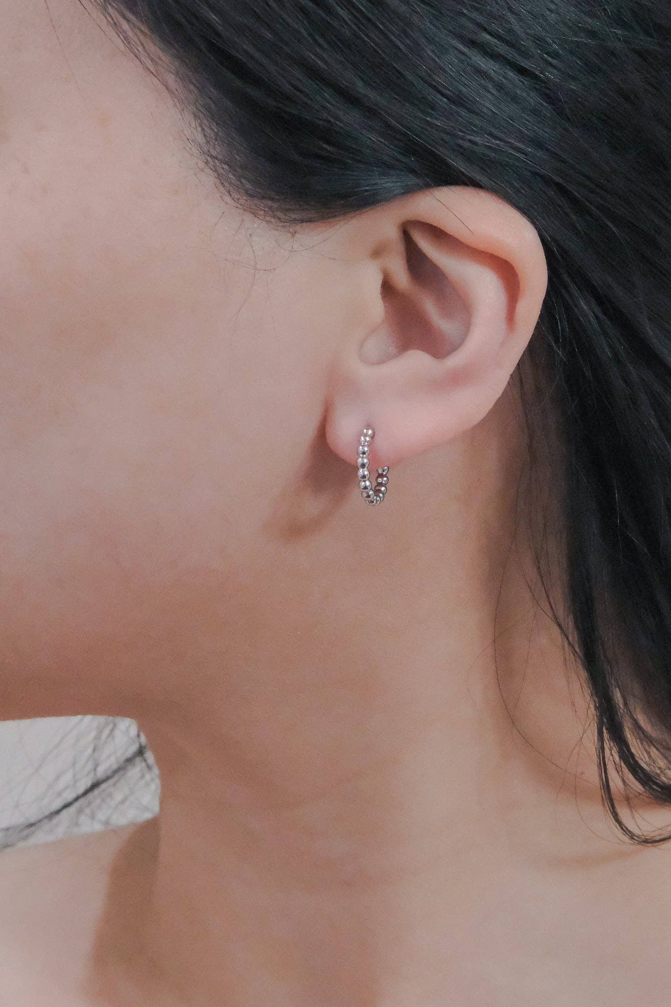 Lovoda - Small Ball Hoop Earrings | Silver