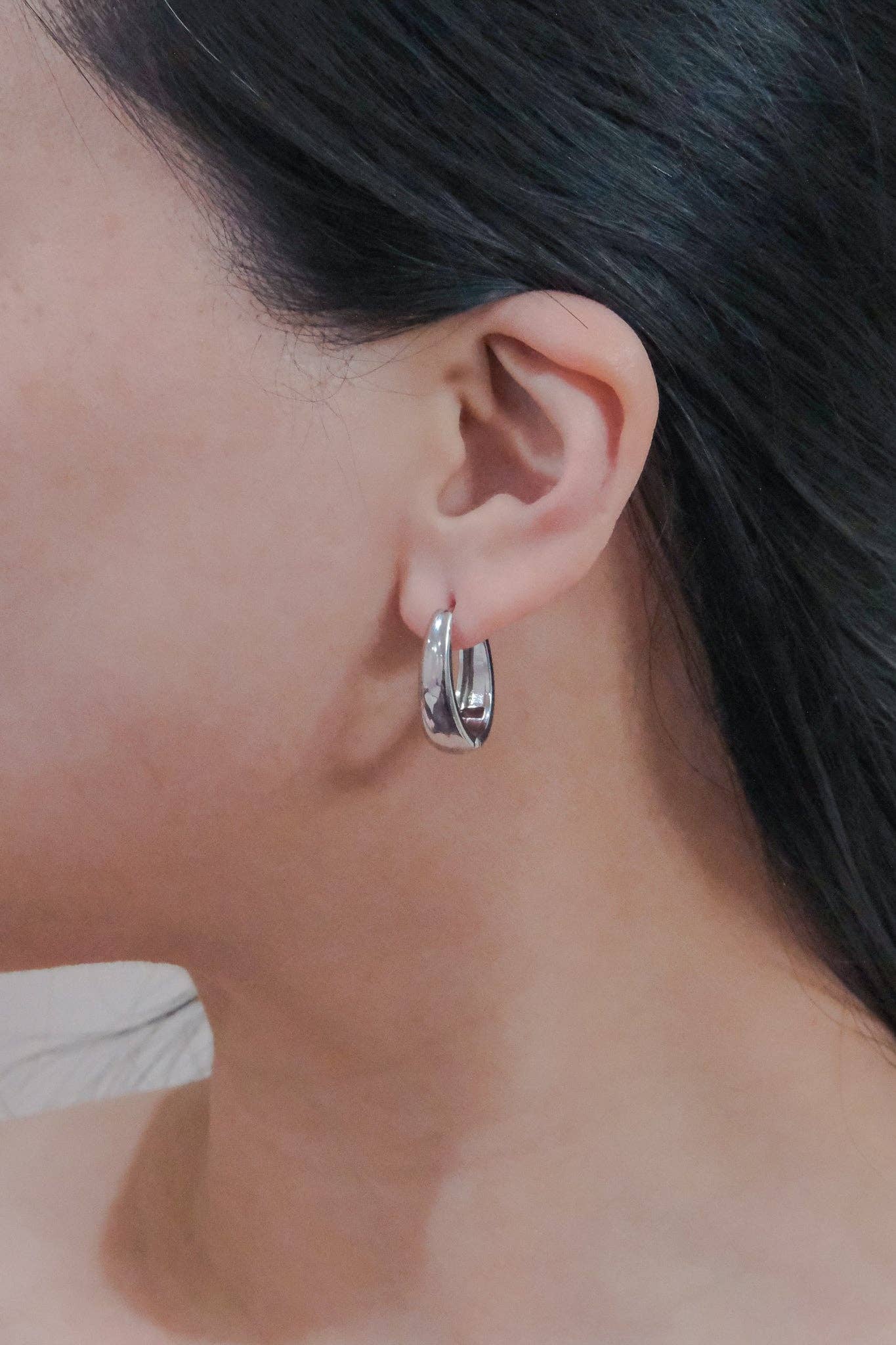Lovoda - Oblong Hoop Earrings | Silver