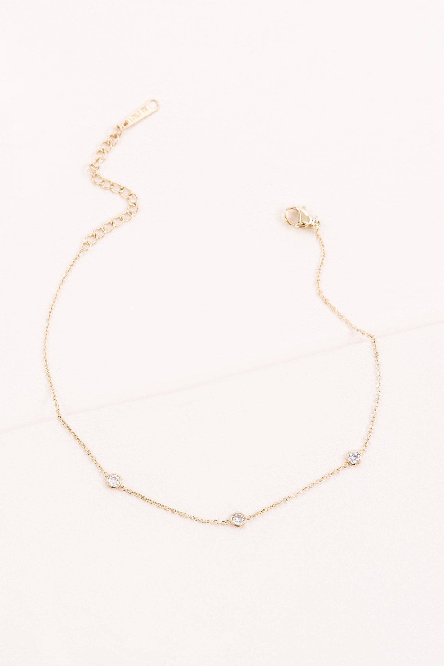 Lovoda - Minimal Circle Rhinestone Anklet