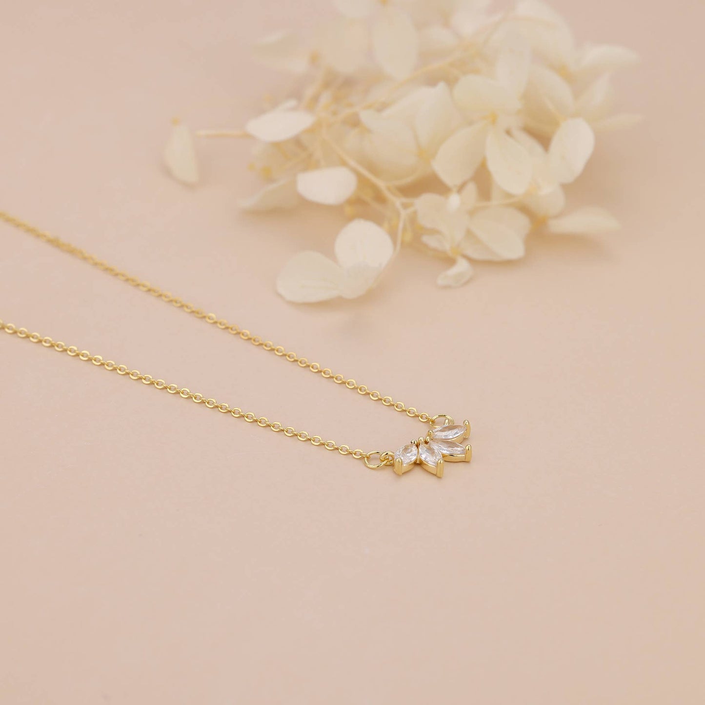 Melange Blanc - N024 marquise necklace, flower necklace, pendant necklace